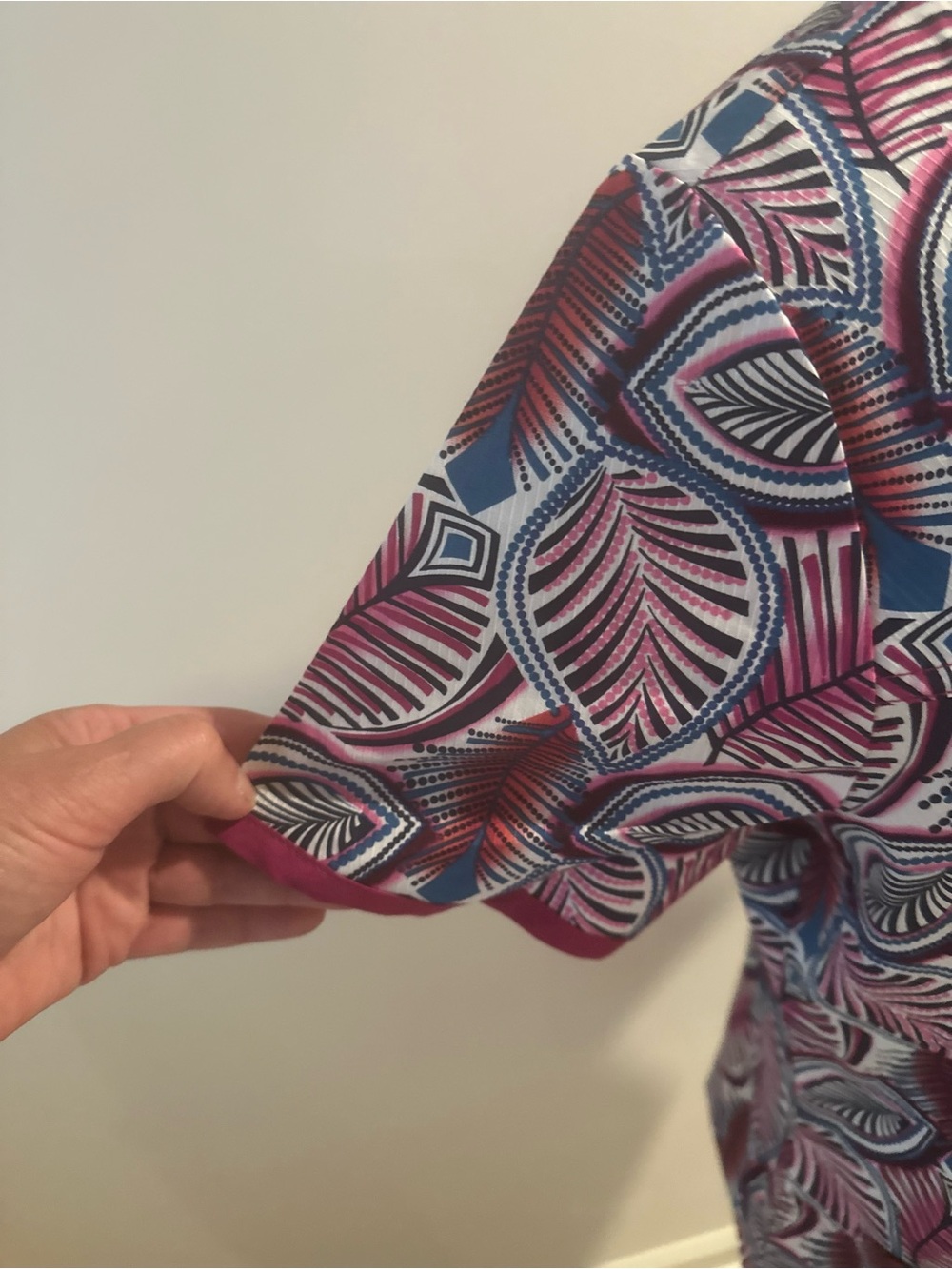 PEACHES Scrub Top - Picture 4 of 9